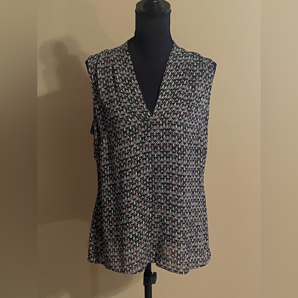 NWOT Nic + Zoe Sleeveless Top black, white, red, blue print size m